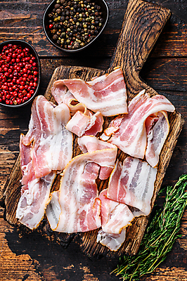 포토 JPG 해외이미지 실내 사람없음 하이앵글 베이컨 나무도마 나무배경 해외포토 뷰포인트 백그라운드 도마 돼지고기 내부 목재 파일형식 이미지허브