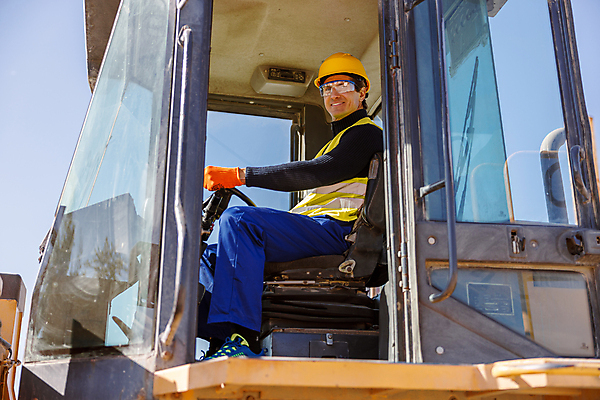 포토 JPG 해외이미지 식물 백인 직업 남자 산업 농업 공장 교통시설 자동차 노동자 작업복 한명 미소 사람 성인 건물 기계 조끼 업무 기술자 엔지니어 운전사 제조 헬멧 트랙터 짐차 공학 운영자 자동 해외포토 서양인 1 건축물 옷 교육 육상교통 교통 공업 표정 외투 작업 보호장비 농기계 시설 특수차량 파일형식 이미지허브