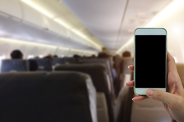 포토 JPG 해외이미지 라이프스타일 손 남자 여행 인터넷 비즈니스 통신 교통시설 모바일 비행기 사람 앉기 사람없음 스마트폰 핸드폰 컴퓨터 햇빛 알약 디지털 스크린 공백 장비 잡기 메시지 무선전화기 전화기 스마트 어깨 제트기 소통 대패 터치스크린 필터 셀룰러 효과 해외포토 교통 컨셉 항공교통 모션 대중교통 생활 신체부위 전자제품 스마트기기 태양 약 시설 파일형식 이미지허브