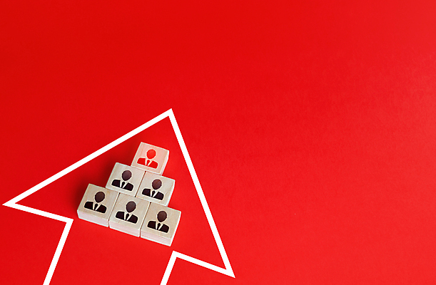 포토 JPG 해외이미지 화살표 비즈니스 사람모양 실내 사람없음 리더 리더쉽 빨간배경 나무블록 카피스페이스 해외포토 모양 백그라운드 내부 목재 빨간색 공백 블록 파일형식 이미지허브