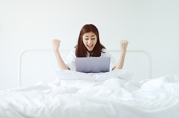 포토 JPG 해외이미지 직업 학생 응시 여자 행복 인터넷 비즈니스 사업가 성공 주택 한명 사람 단어 노트북 쇼핑 컴퓨터 사무실 놀람 게임 축하 관찰 우승 최고 업무 뉴스 구매 큼 검색 흥분 기회 온라인 무료 복권 소셜 승자 해외포토 문자 1 시선 감정 컨셉 모션 놀이 표정 건물 전자제품 작업 크기 파일형식 이미지허브