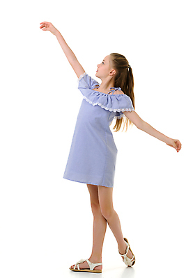 포토 JPG 해외이미지 모델 1 헤어스타일 손 응시 드레스 옷 여학생 여자 행복 감정 어린이 포즈 실내 한명 서기 사람 옆모습 빨간색 청춘 금발 뷰티 유행 귀여움 흰색 표현 춤 달콤 날씬함 긍정 팔 고립 해외포토 학생 시선 뷰포인트 컬러 컨셉 모션 문화예술 내부 신체부위 맛 몸매 파일형식 이미지허브