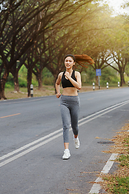 포토 JPG 해외이미지 나무 백인 1 라이프스타일 공원 여자 행복 도로 스포츠 모션 태국 자연 거리 한국 건강 한명 사람 동양인 성인 야외 초록색 운동복 달리기 조깅 운동 일본 중국 가득함 연습 마라톤 길이 달리기선수 해외포토 서양인 식물 옷 공공시설 감정 아시아 길 컬러 교통시설 인종 경기 생활 육상스포츠 생태계 육상선수 파일형식 이미지허브