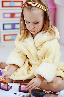 포토 JPG 해외이미지 라이프스타일 옷 얼굴 어린이 놀이 주택 한명 사람 내부 치료 청춘 뷰티 유행 귀여움 희망 페인트 화장품 놀이방 기쁨 방 육아 목욕가운 작음 그림 화가 돌봄 초보 해외포토 직업 1 감정 컨셉 의학 모션 건물 생활 신체부위 가운 크기 파일형식 이미지허브