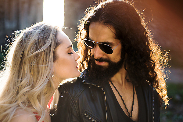 포토 JPG 해외이미지 커플 여자 남자 행복 여행 2 가족 관계 포옹 친절 함께함 사랑 사람 소년 성인 야외 두명 여름 금발 선글라스 낭만 닫기 미녀 세련 정확 해외포토 헤어스타일 계절 감정 안경 어린이 컨셉 안기 모션 미인 파일형식 이미지허브