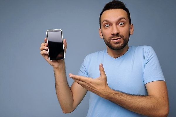 포토 JPG 해외이미지 1 라이프스타일 배너 행복 얼굴 통신 모바일 한명 미소 사람 스마트폰 핸드폰 스크린 잡기 메시지 알림 쇼 온라인 안녕 소통 고립 문자메시지 쉬운 헤딩 카피스페이스 해외포토 감정 컨셉 모션 표정 생활 신체부위 전자제품 스마트기기 축구 공백 인사 파일형식 이미지허브