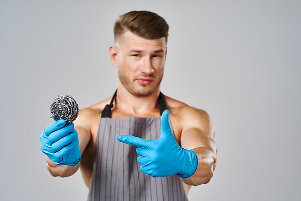 포토 JPG 해외이미지 백인 남자 가사 회색배경 한명 들기 상반신 성인 앞치마 가리킴 청소 근육질 고무장갑 분무기 철수세미 성인남자한명만 해외포토 서양인 1 장갑 백그라운드 모션 근육 사람 손짓 회색 몸매 고무 수세미 남자한명만 성인남자만 파일형식 이미지허브