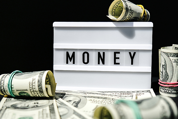 포토 JPG 해외이미지 지폐 검은배경 실내 사람없음 소프트포커스 라이트박스 해외포토 백그라운드 돈 촬영기법 내부 검은색 파일형식 이미지허브