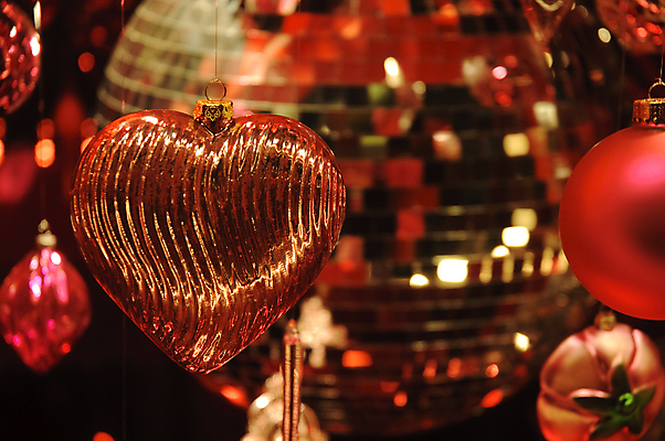 포토 JPG 해외이미지 크리스마스 겨울 오렌지 공 모션 기념 사람없음 장식 빨간색 컬러풀 반사 노란색 활발 하트 축하 황금 해외포토 모양 계절 기념일 컬러 컨셉 과일 파일형식 이미지허브