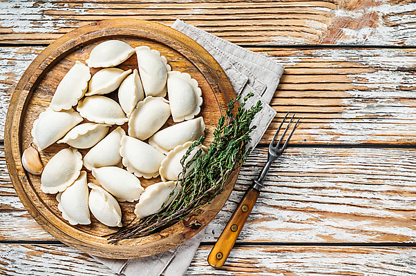 포토 JPG 해외이미지 포크 사람없음 하이앵글 허브 만두 헝겊 나무쟁반 나무배경 해외포토 식물 식기 음식 뷰포인트 백그라운드 쟁반 목재 파일형식 천_직물 이미지허브