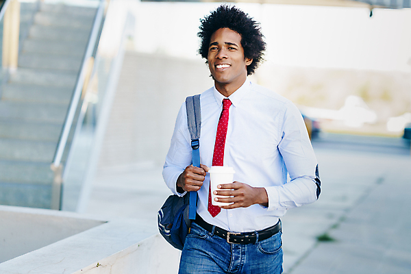 포토 JPG 해외이미지 직업 1 라이프스타일 헤어스타일 남자 커피 백그라운드 가방 비즈니스 배낭 유리 넥타이 한명 사람 정장 성인 야외 건물 사무실 검은색 업무 비즈니스맨 자신감 시원함 스마트 경영자 경영 단절 카피스페이스 해외포토 건축물 잡화 옷 감정 음료 컬러 컨셉 재질 생활 공백 작업 직장인 리더 파일형식 이미지허브