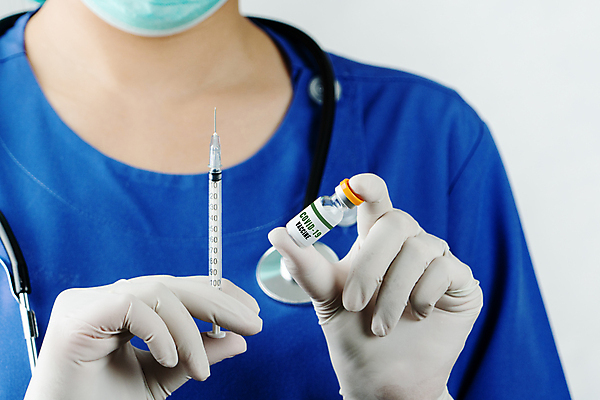 포토 JPG 해외이미지 백그라운드 컨셉 유리병 새로움 건강 병원 주사기 한명 사람 치료 알약 약 펼침 고통 추위 환자 의사 바늘 바이러스 질병 예방 감염 슛 전염 주사약 테라피 돌봄 면역력 백신 복용 예방주사 인플루엔자 항생제 해외포토 1 감정 의학 의료기기 모션 병_용기 뷰티 의료진 도구 파일형식 이미지허브