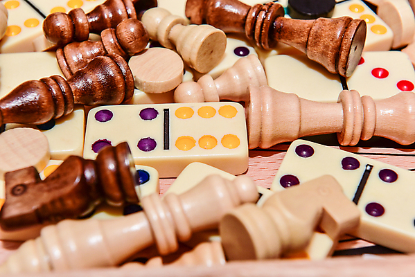 포토 JPG 해외이미지 스튜디오촬영 조각 컨셉 아이디어 프레임 종류 사람 취미 사람없음 하이앵글 컬러풀 숫자 금지 게임 죽음 행운 변화 도박 체스 닫기 선택 플라스틱 6 가득함 주사위 색동 흙더미 해외포토 문자 뷰포인트 컬러 모션 재질 놀이 실내 흙 파일형식 더미 이미지허브