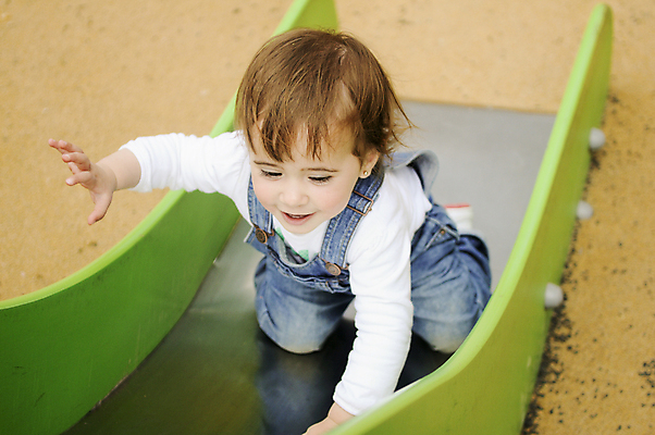 포토 JPG 해외이미지 백인 라이프스타일 공원 여자 행복 어린이 장난 놀이 건강 한명 웃음 사람 야외 맑음 봄 기쁨 놀이터 작음 그네 해외포토 서양인 1 계절 공공시설 감정 날씨 표정 생활 크기 파일형식 이미지허브