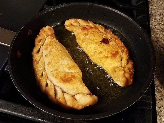 포토 JPG 해외이미지 치즈 패스트푸드 요리 사람없음 튀김 지성 뜨거움 프라이팬 기름 난로 반죽 점심식사 페스츄리 해외포토 음식 빵 주방용품 유제품 식사 인스턴트 난방기 파일형식 이미지허브