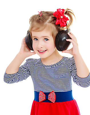 포토 JPG 해외이미지 백인 1 여자 행복 얼굴 어린이 음악 이어폰 백그라운드 노래 한명 미소 사람 뷰티 헤드폰 소리 기쁨 듣기 흰색 표현 MP3 작음 오디오 고립 해외포토 서양인 감정 컬러 음향기기 모션 문화예술 표정 신체부위 전자제품 크기 파일형식 이미지허브