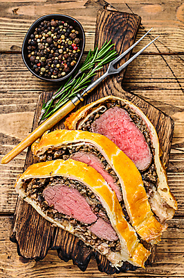 포토 JPG 해외이미지 단면 서양음식 실내 사람없음 고기포크 나무도마 나무배경 비프웰링턴 해외포토 음식 백그라운드 포크 도마 내부 목재 파일형식 이미지허브