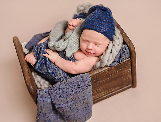 포토 JPG 해외이미지 남자 백그라운드 한명 사람 아기 신생아 잠 담요 니트 아기침대 남자아기한명만 해외포토 1 상의 아기용품 침대 남자한명만 남자아기만 파일형식 이미지허브