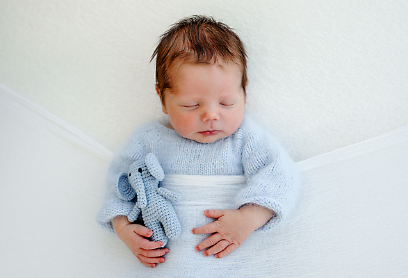 포토 JPG 해외이미지 백인 남자 아들 인형 안기 실내 한명 사람 아기 신생아 잠 남자아기한명만 해외포토 서양인 1 가족 모션 내부 남자한명만 남자아기만 파일형식 이미지허브