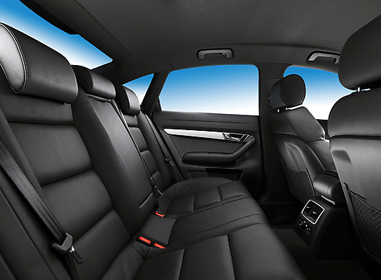 포토 JPG 해외이미지 손 산업 여행 의자 창문 교통시설 모션 자동차 자연 휴식 실내 안전 사람없음 내부 소파 검은색 장비 고급 플라스틱 가죽 객실 승객 스위치 스테레오 자동 제어 해외포토 육상교통 컬러 가구 교통 컨셉 재질 신체부위 소리 시설 생태계 파일형식 이미지허브