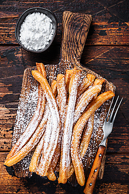 포토 JPG 해외이미지 포크 디저트 실내 사람없음 하이앵글 나무도마 슈가파우더 츄러스 나무배경 해외포토 식기 음식 뷰포인트 백그라운드 도마 내부 목재 파일형식 이미지허브