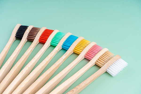 포토 JPG 해외이미지 사람없음 칫솔 오브젝트 에코 친환경 일렬 에코라이프 위생관리 친환경제품 카피스페이스 초록배경 대나무칫솔 다회용품 해외포토 라이프스타일 백그라운드 관리 초록색 위생용품 환경 공백 재활용품 파일형식 이미지허브