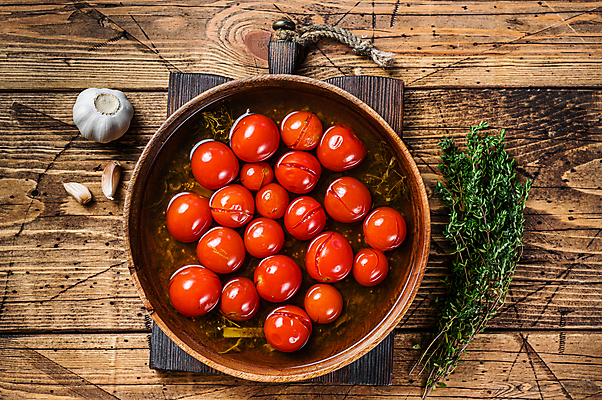 포토 JPG 해외이미지 그릇 토마토 방울토마토 실내 마늘 사람없음 하이앵글 나무도마 백리향 나무배경 마리네이드 해외포토 식기 음식 뷰포인트 백그라운드 채소 도마 내부 목재 파일형식 이미지허브