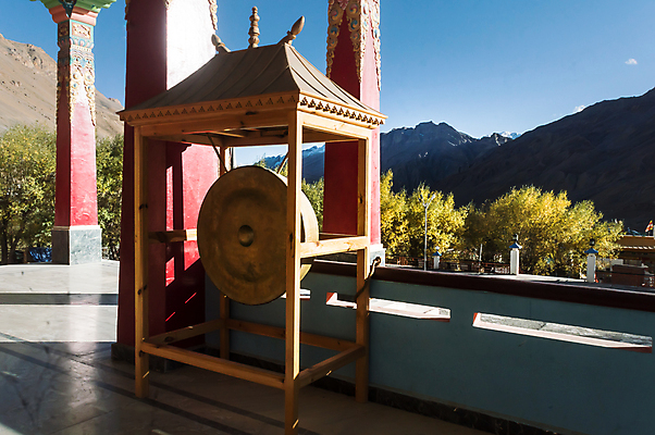 포토 JPG 해외이미지 나무 라이프스타일 디자인 백그라운드 불교 건축양식 하늘 실내 매달리기 사람없음 목재 여름 햇빛 태양 금속 침묵 소리 고요 일몰 우아함 명상 네팔 해외포토 자연요소 식물 계절 건축 아시아 종교 컨셉 재료 모션 재질 내부 생활 노을 파일형식 이미지허브