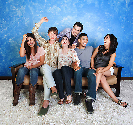 포토 JPG 해외이미지 백인 여자 남자 행복 포즈 가족 포옹 휴식 함께함 사랑 웃음 안전 사람 앉기 여러명 20대 친구 청춘 소파 기쁨 흰색 최고 그룹 6 형제 히스패닉 언니 남동생 섞기 해외포토 서양인 감정 컬러 다수 컨셉 의자 관계 안기 모션 표정 청년 숫자 자매 동생 파일형식 이미지허브