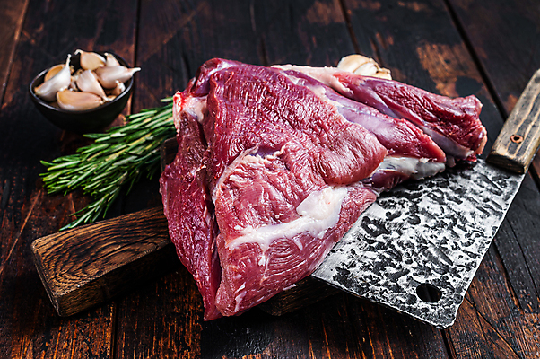 포토 JPG 해외이미지 식재료 실내 생고기 사람없음 날것 식칼 양고기 로즈메리 나무배경 해외포토 백그라운드 주방용품 육류 내부 허브 파일형식 이미지허브