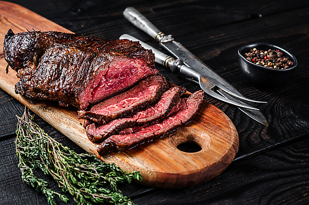 포토 JPG 해외이미지 포크 단면 실내 스테이크 비프스테이크 사람없음 소고기 나이프 슬라이스 나무도마 백리향 통후추 나무배경 해외포토 식기 백그라운드 도마 서양음식 육류 내부 목재 칼 후추 파일형식 이미지허브