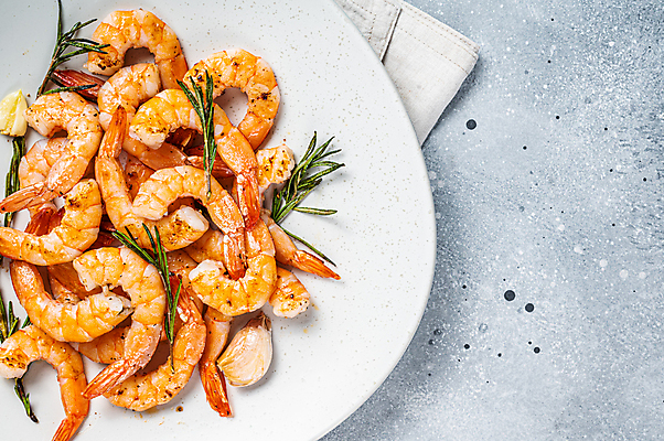 포토 JPG 해외이미지 접시 회색배경 실내 사람없음 해물요리 천 해산물 새우요리 로즈메리 해외포토 식기 음식 백그라운드 새우 내부 회색 직물 허브 파일형식 이미지허브