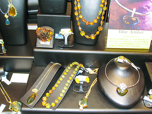 포토 JPG 해외이미지 손 디자인 산업 음식 바다 조각 백그라운드 다이어트 팔찌 따뜻함 건강 육류 돼지고기 사람없음 장식 뷰티 노란색 쌓기 맑음 식사 저녁식사 소고기 바위 흰색 소시지 해충 아침식사 상품 보석 공예 먹기 선사시대 내추럴 점심식사 해로움 해외포토 컬러 컨셉 식재료 장신구 모션 날씨 취미 신체부위 돌_바위 가공식품 역사 벌레 광석 파일형식 이미지허브