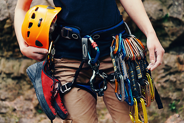 포토 JPG 해외이미지 1 옷 여자 밧줄 스포츠 신발 안전 사람 성인 사람없음 야외 세트 금속 등산 하이킹 장비 공구 잡기 보호 8 헬멧 오브젝트 오르기 매듭 기어 철강 해외포토 줄 컨셉 모션 재질 레저 숫자 트래킹 도구 보호장비 파일형식 이미지허브