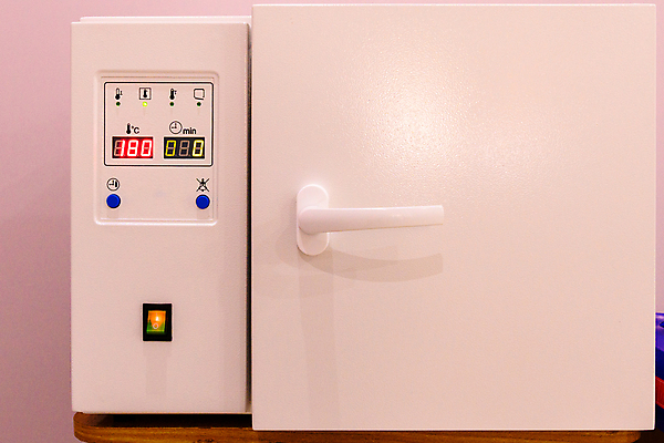 포토 JPG 해외이미지 1 손 건강 병원 실험 사람 사람없음 치료 세트 사무실 약 금속 기계 장비 기구 공구 업무 수술 기술자 치아 보호 회의실 치과의사 함선 온도 외과 돌봄 소독 위생관리 철강 살균 해외포토 직업 컨셉 배_교통 비즈니스 의학 모션 재질 관리 신체부위 의사 도구 작업 소화기관 파일형식 이미지허브