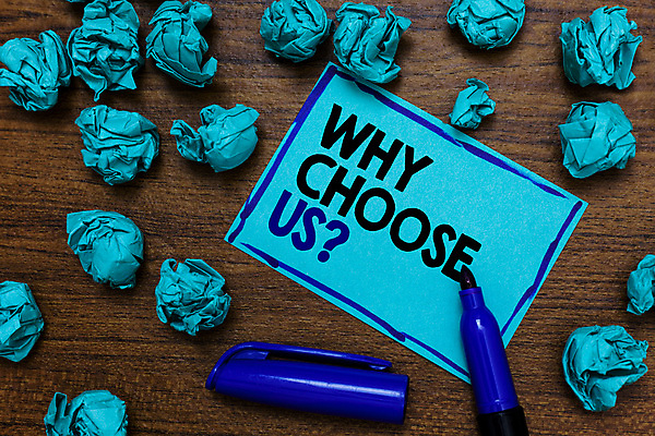 포토 JPG 해외이미지 영어 종이 실내 사람없음 파란색 컴퓨터용사인펜 종이뭉치 나무배경 해외포토 문자 컬러 백그라운드 내부 사인펜 뭉치 파일형식 이미지허브