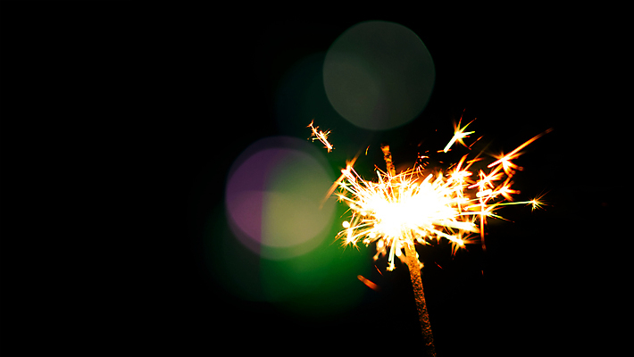 포토 JPG 해외이미지 검은배경 폭죽 불꽃놀이 사람없음 빛 반짝임 축하 소프트포커스 빛망울 연소 스파클라 해외포토 백그라운드 컨셉 모션 놀이 촬영기법 검은색 파일형식 이미지허브