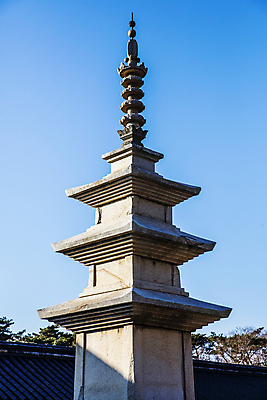 포토 JPG 주간 하늘 사람없음 야외 경주 사찰 석탑 경상북도 불국사 석가탑 겨울풍경 국내포토 자연요소 겨울 종교건축 풍경 탑 경상도 랜드마크 파일형식