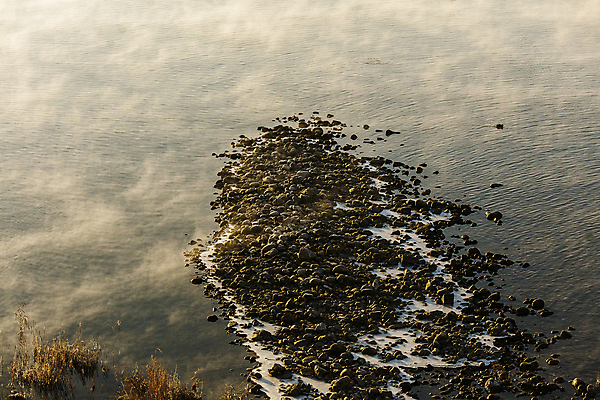 포토 JPG 주간 겨울 자연 사람없음 야외 안개 돌_바위 강원도 춘천 소양강 겨울풍경 국내포토 자연요소 계절 날씨 한국 풍경 강 생태계 파일형식