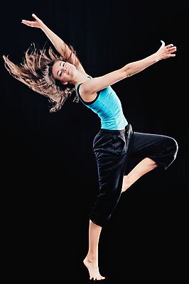 포토 JPG 해외이미지 백인 1 라이프스타일 손 여자 유럽 스포츠 포즈 신체 갈색머리 건강 한명 사람 20대 성인 운동 숫자 댄서 표현 날씬함 연습 체육관 체조 에어로빅 단아함 해외포토 서양인 직업 문자 헤어스타일 나라 청년 생활 신체부위 춤 몸매 파일형식 이미지허브