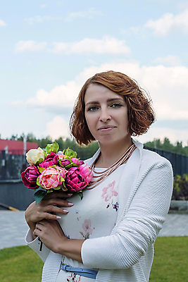 포토 JPG 해외이미지 백인 모델 라이프스타일 손 드레스 여자 꽃 행복 얼굴 꽃다발 결혼 백그라운드 꽃무늬 자연 결혼식 사랑 한명 사람 성인 야외 초록색 여름 파란색 컬러풀 뷰티 유행 봄 낭만 흰색 축하 신선 잡기 고급 우아함 다발 약혼 들러리 내추럴 해외포토 서양인 식물 1 옷 계절 감정 컬러 컨셉 무늬 모션 이벤트 생활 신체부위 생태계 약속 하객 파일형식 이미지허브