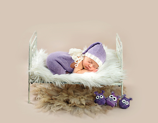 포토 JPG 해외이미지 인형 컨셉 한명 사람 눕기 아기 신생아 잠 담요 아기침대 해외포토 1 모션 아기용품 침대 파일형식 이미지허브