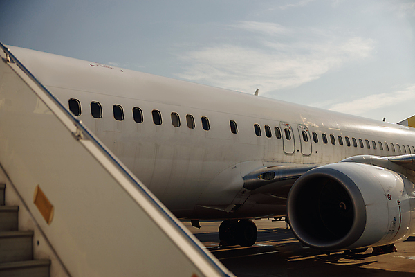 포토 JPG 해외이미지 주간 하늘 휴가 비행기 사람없음 야외 계단 공항 항공 엔진 해외포토 자연요소 항공교통 교통시설 대중교통 파일형식 이미지허브
