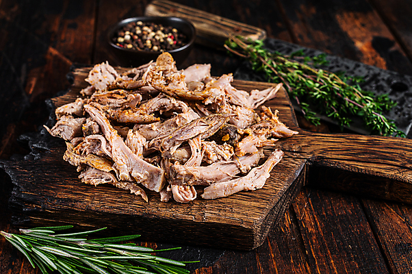 포토 JPG 해외이미지 전통 접시 음식 백그라운드 탁자 육류 돼지고기 스테이크 요리 사람없음 목재 갈색 검은색 식사 저녁식사 시골 칼 그릴 바비큐 굽기 어깨 준비 목 느림 훈제 점심식사 따기 무생채 정육점 텍사스 핸드메이드 흡연자 해외포토 나무 식기 컬러 가구 식재료 재료 주방용품 서양음식 흡연 신체부위 상점 미국 구이 파일형식 이미지허브