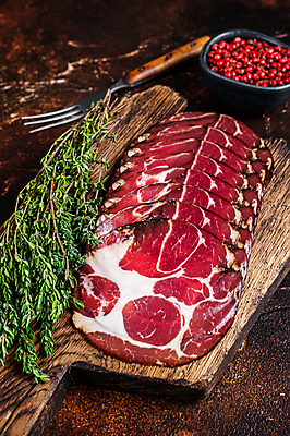 포토 JPG 해외이미지 실내 사람없음 햄 나무도마 백리향 갈색배경 해외포토 백그라운드 도마 육류 내부 목재 갈색 파일형식 이미지허브