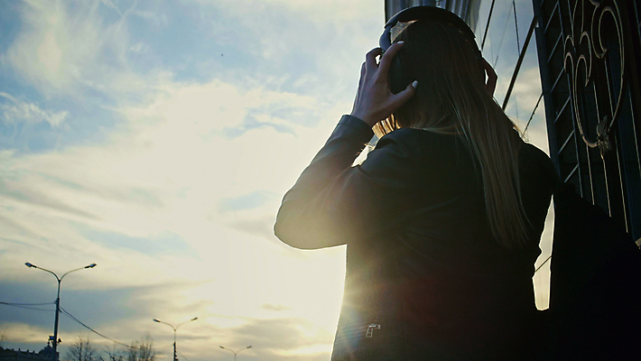 포토 JPG 해외이미지 백인 모델 1 응시 공원 여자 호수 얼굴 선 음악 백그라운드 자연 조류 하늘 산 아이디어 한명 미소 사람 성인 야외 목재 물 뷰티 다이어리 검은색 헤드폰 공책 봄 흰색 연못 무선전화기 거짓말 팝 혼자 해외포토 자연요소 서양인 나무 동물 시선 계절 공공시설 컬러 음향기기 컨셉 재료 문화예술 문구용품 표정 신체부위 사무용품 전화기 생태계 파일형식 이미지허브