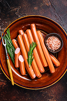 포토 JPG 해외이미지 접시 실내 사람없음 하이앵글 소시지 로즈메리 프랑크햄 갈색배경 핑크솔트 해외포토 식기 뷰포인트 백그라운드 내부 갈색 가공식품 허브 햄 소금 파일형식 이미지허브