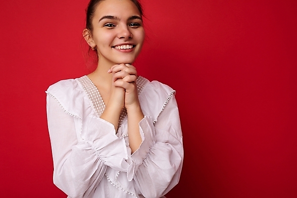 포토 JPG 해외이미지 백인 라이프스타일 옷 여자 행복 감정 유럽 백그라운드 갈색머리 한명 미소 성인 빨간색 청춘 갈색 우주 공백 블라우스 긍정 고립 무료 스타일 카피스페이스 해외포토 서양인 1 헤어스타일 나라 컬러 컨셉 상의 표정 사람 생활 파일형식 이미지허브