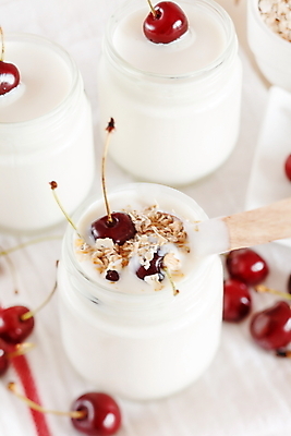 포토 JPG 해외이미지 모양 열매 음료 음식 조각 과일 자연 유리 디저트 건강 사람없음 컵 빨간색 여름 숟가락 식사 우유 식탁보 흰색 칵테일 액체 체리 달콤 아침식사 상품 매끈함 시리얼 먹기 크림 오브젝트 상쾌 유기농 날것 섬유 요거트 쉐이크 점심식사 떨림 뮤즐리 바닐라 채식주의자 핸드메이드 그래놀라 해외포토 식물 식기 웰빙 계절 감정 컬러 모션 재질 유제품 주류 수저 직물 감각 맛 생태계 채식 파일형식 이미지허브