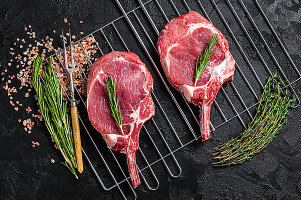 포토 JPG 해외이미지 음식 조각 백그라운드 뼈 건조 육류 스테이크 요리 비프스테이크 사람없음 목재 빨간색 검은색 어둠 소고기 신선 양념 바비큐 자르기 허브 향신료 준비 유기농 날것 소금 후추 로즈메리 갈비뼈 단백질 등심 생식 송아지고기 정육점 해외포토 나무 식물 웰빙 컬러 식재료 재료 모션 서양음식 상점 영양소 향미료 파일형식 이미지허브